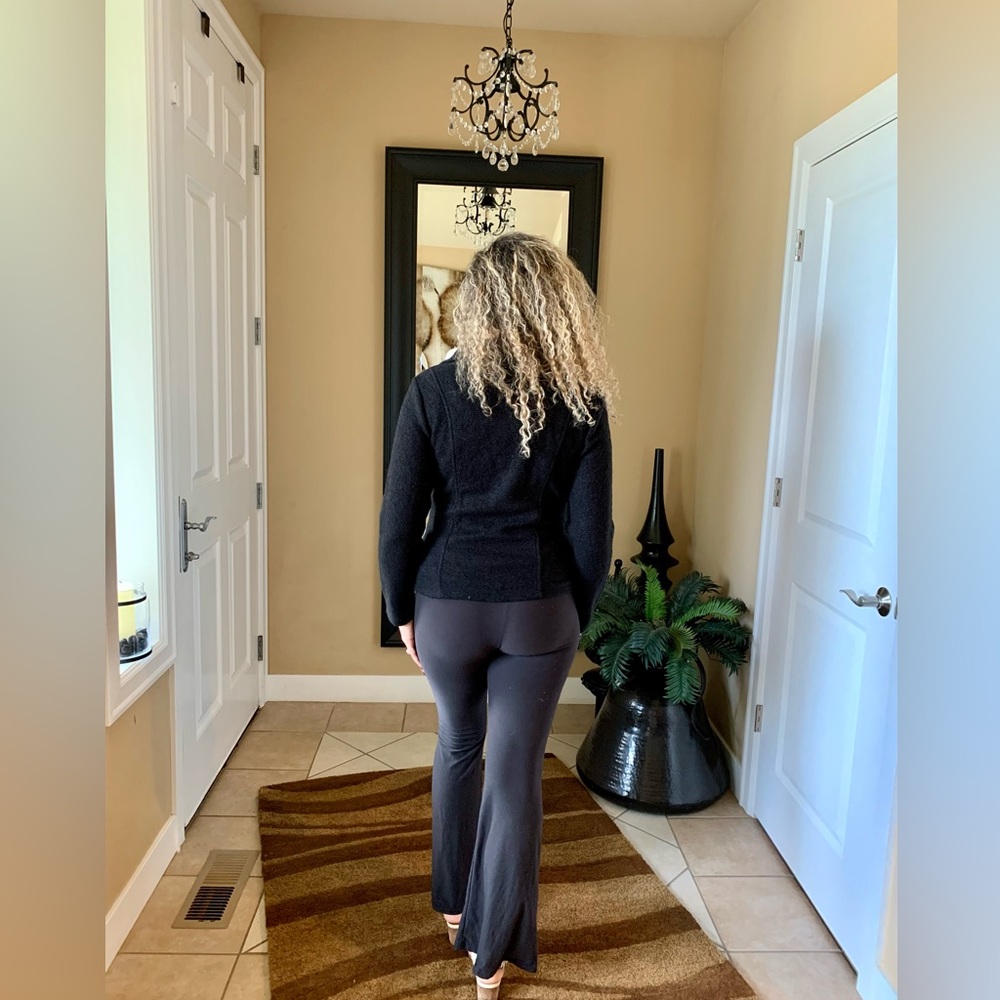 LN HALOGEN STRETCH KNIT MOTO SWEATER JACKET. ASYMMETRICAL ZIPPER DETAIL. DARLING - Picture 5 of 6
